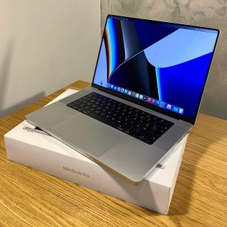 MacBook Pro 16" Silver, M1 Pro, rok 2021, 16GB RAM, 512GB SSD Stav: Použitý ⚡️Apple M1 Pro 10jádrový⚡️ ☄Apple M1 Pro 16...