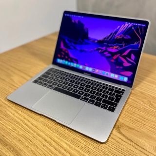 MacBook Air 13’’ Silver, i5, rok 2018, 8GB RAM, 256GB SSD Stav: Použitý ⚡️Intel Core i5 1,6 GHz⚡️ ☄ Intel UHD Graphics 617...